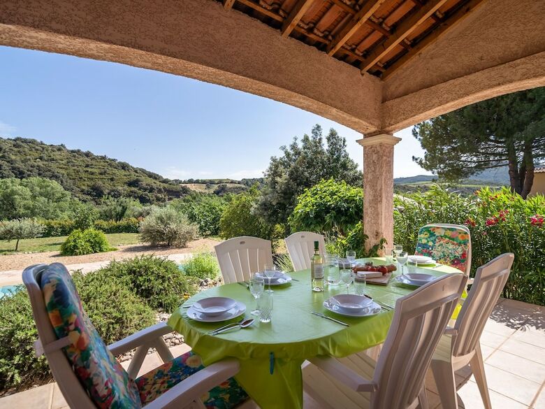 Spacious Villa In Roquebrun With Swimming Pool