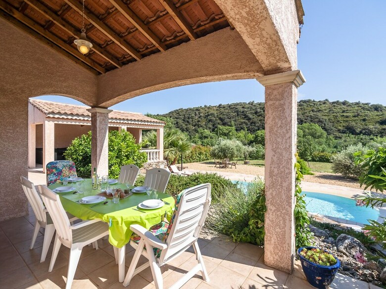 Spacious Villa In Roquebrun With Swimming Pool