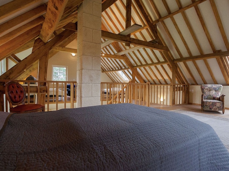 Wonderfully Spacious Holiday Home With Above Ground Swimming Pool