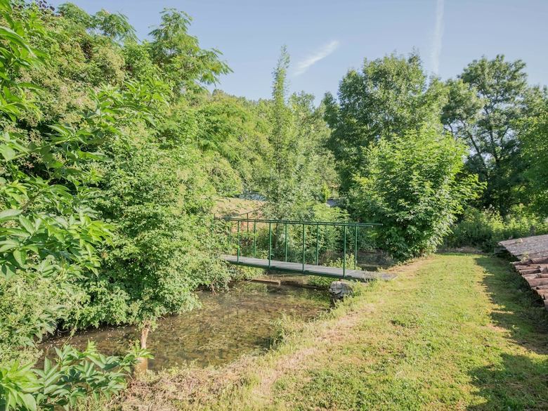Peaceful Holiday Home Saint-martin-le-redon With Pool