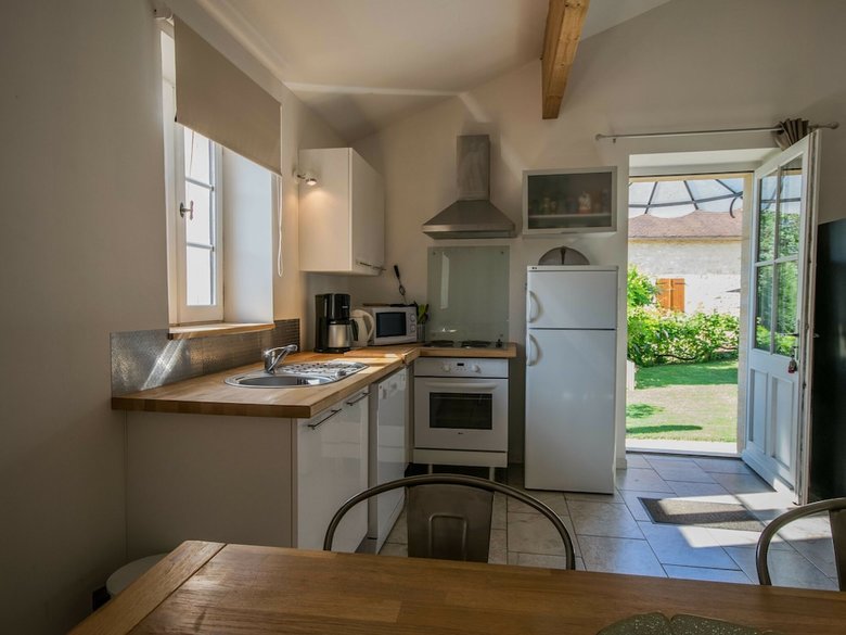 Peaceful Holiday Home Saint-martin-le-redon With Pool