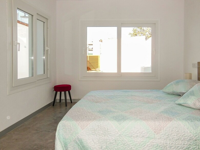 Authentic, Modern And Wheelchair Friendly Holiday Home With Private Pool