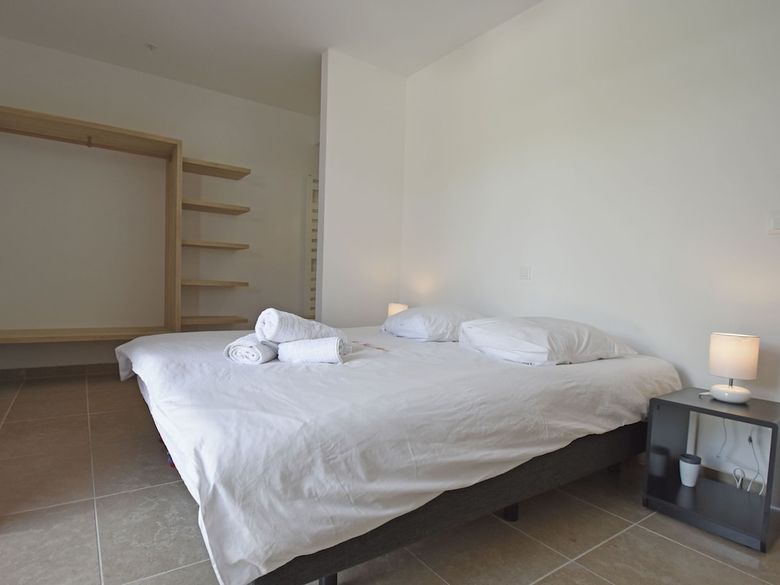 Lavish Villa In Malauc�ne With Private Garden
