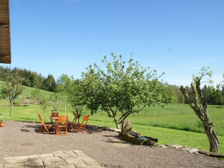 Spacious Holiday Home With Private Garden In Saint-bresson