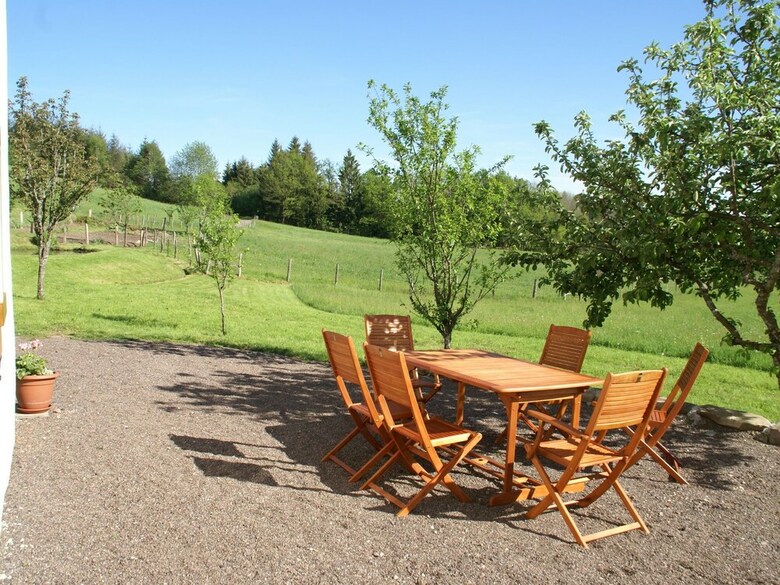 Spacious Holiday Home With Private Garden In Saint-bresson