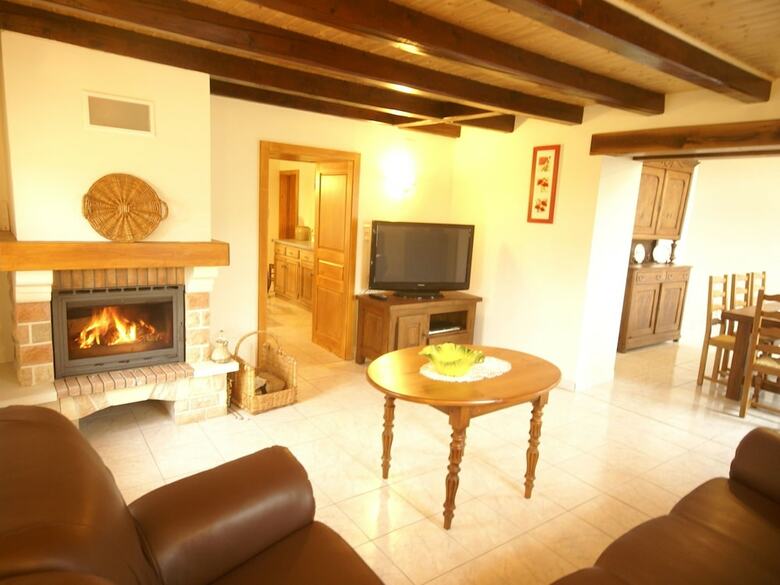 Spacious Holiday Home With Private Garden In Saint-bresson