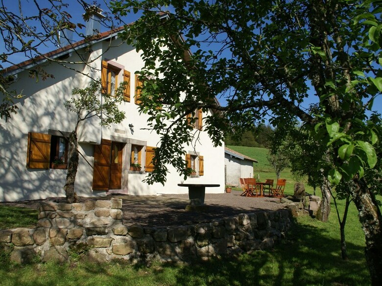 Spacious Holiday Home With Private Garden In Saint-bresson