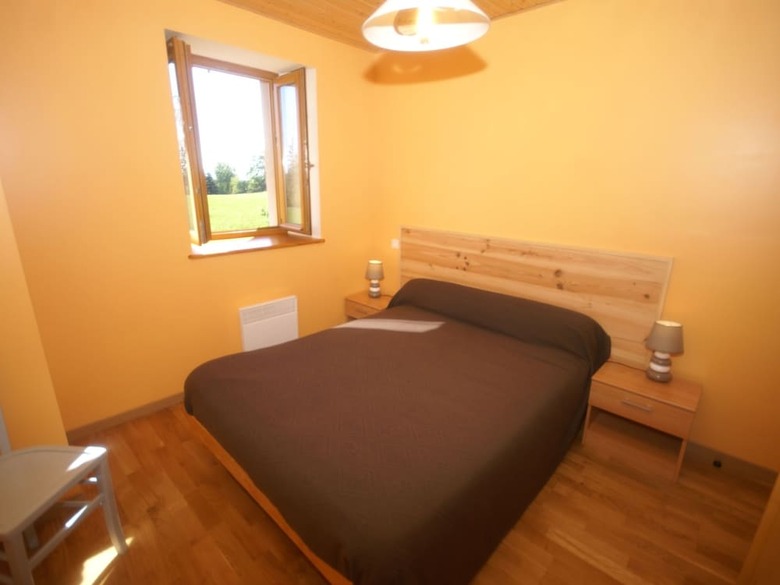 Spacious Holiday Home With Private Garden In Saint-bresson