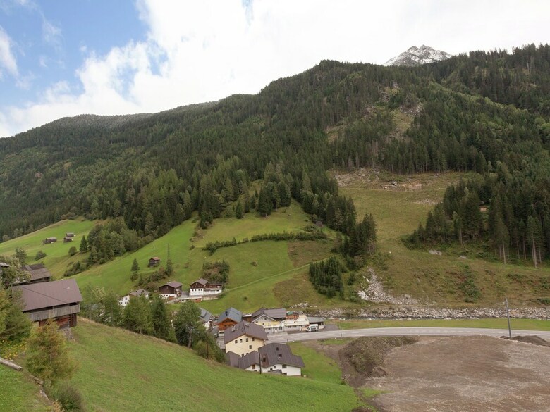 Spacious Apartment In Tyrol With Mountain View