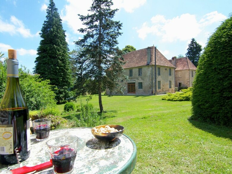 Charming Cottage In Ladignac-le-long With Garden