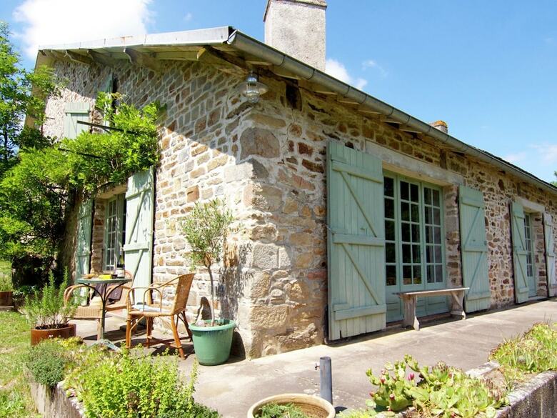 Charming Cottage In Ladignac-le-long With Garden