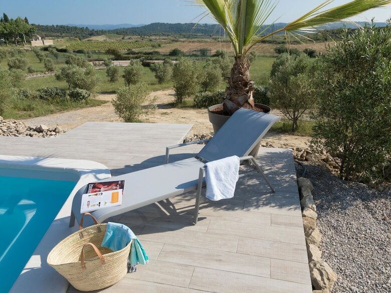 Luxury Villa In Aigne With Swimming Pool