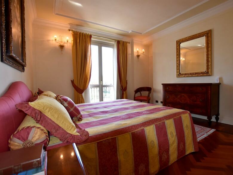Luxurious Villa In Lombardy With Garden And Jacuzzi