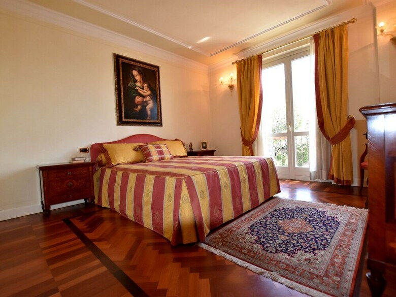 Luxurious Villa In Lombardy With Garden And Jacuzzi