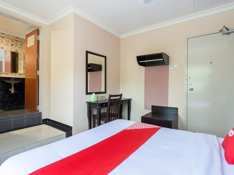 Oyo 89844 Green Villa Hotel