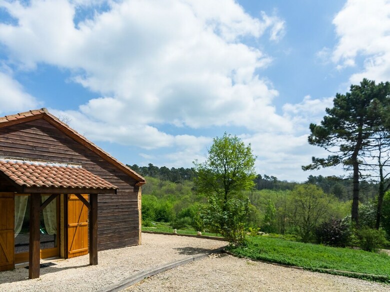 Quaint Holiday Home In Blanquefort-sur-briolance With Pool