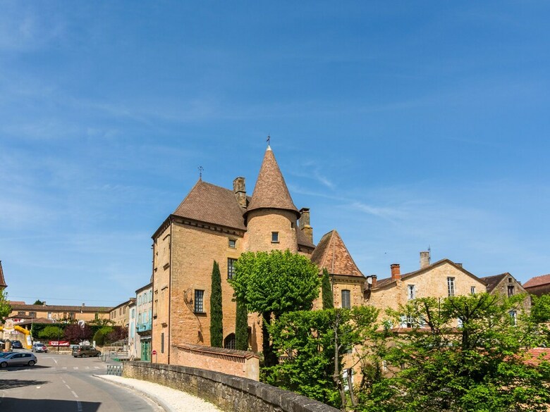 Quaint Holiday Home In Blanquefort-sur-briolance With Pool