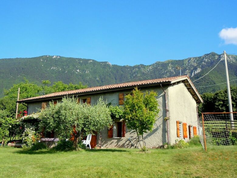 Cozy Detached House, Wide Garden, Wifi