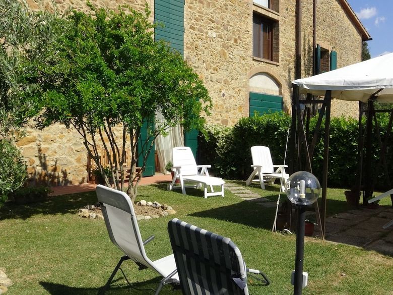 Well Kept Property With Garden With Lovely Panorama