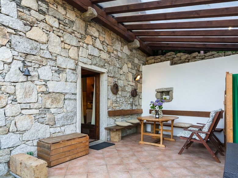 Authentic Rural House, 200 Mt Form The Parking