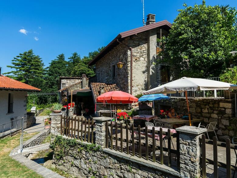 Authentic Rural House, 200 Mt Form The Parking