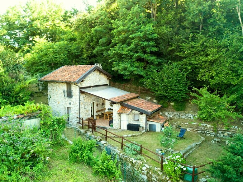 Authentic Rural House, 200 Mt Form The Parking