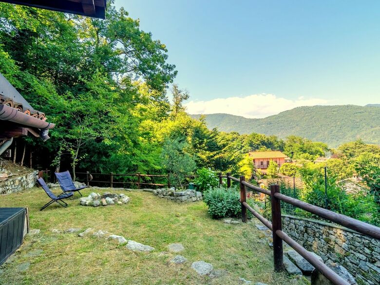 Authentic Rural House, 200 Mt Form The Parking