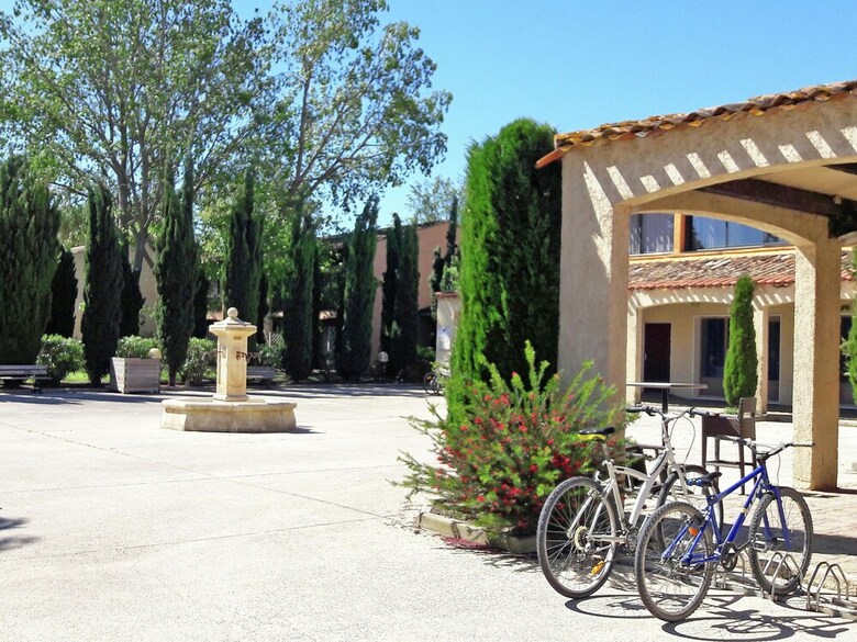 Cosy Holiday Home In Arles With Pool