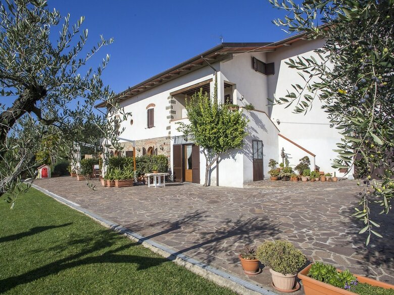 Modern Apartment In Larciano With Swimming Pool