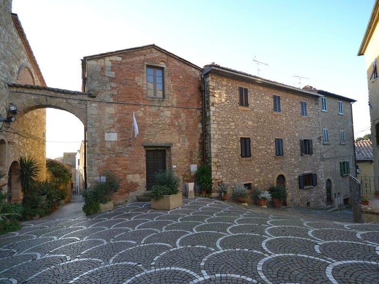 Cozy Holiday Home In Bibbona With Balcony & Heating