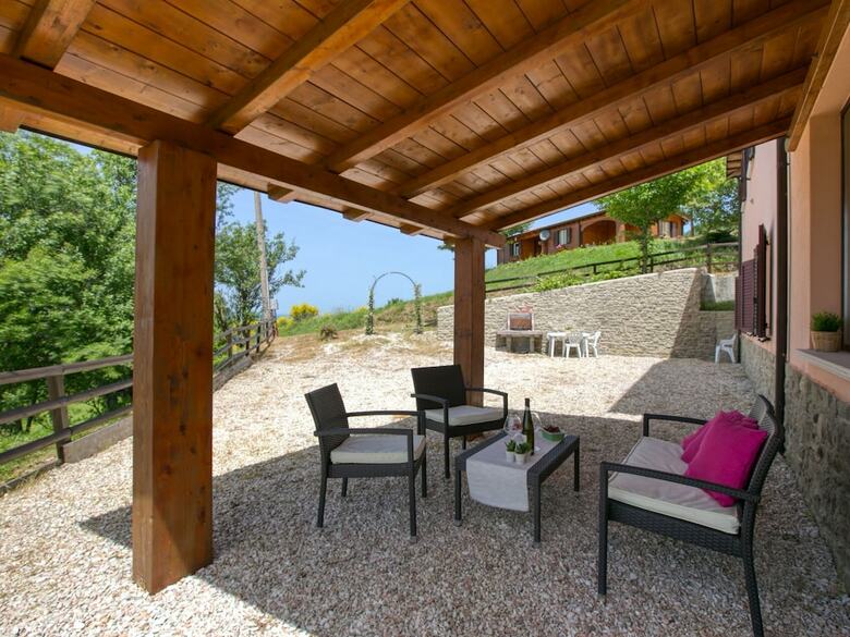 Cozy Farmhouse In Apecchio With Jacuzzi
