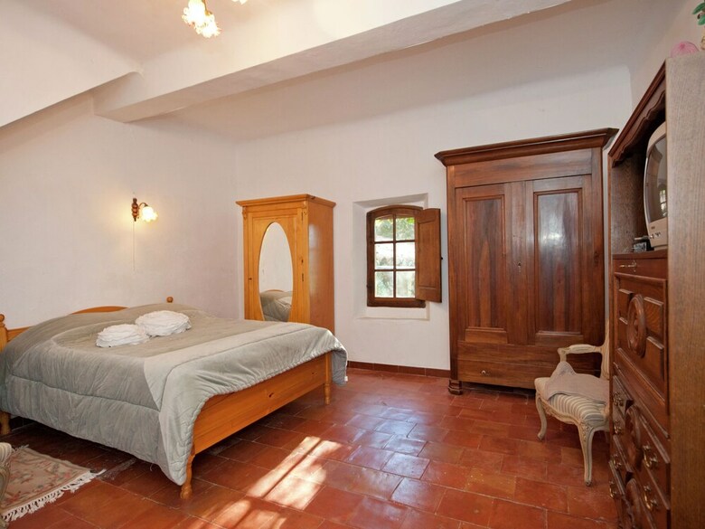 18th Century, Cosy Middle House In Barjols