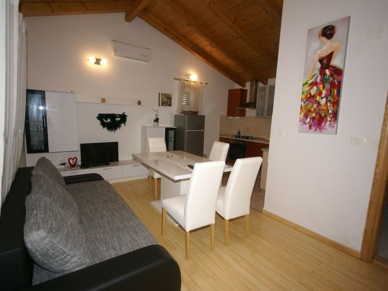 Luxurious Villa With Private Pool In Trilj, Dalmatia