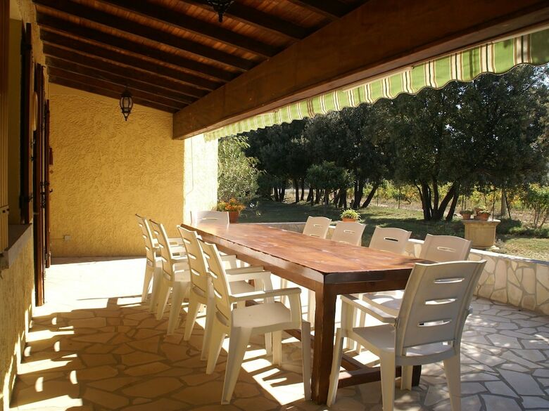 Cozy Villa In Sorgues With Swimming Pool