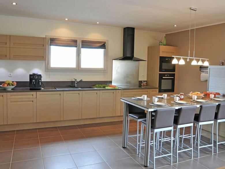 Luxurious Child-friendly Villa With Heated Private Pool And Stunning View