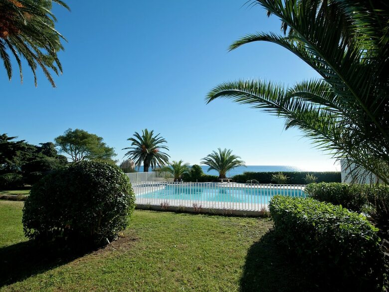 Beautiful Apartment In Bel Epoque Villa With Pool And Beach Access