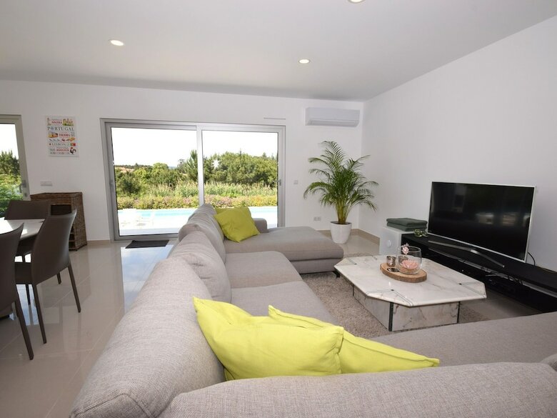 Comfortable Detached Villa With Heated Swimming Pool And Beautiful View