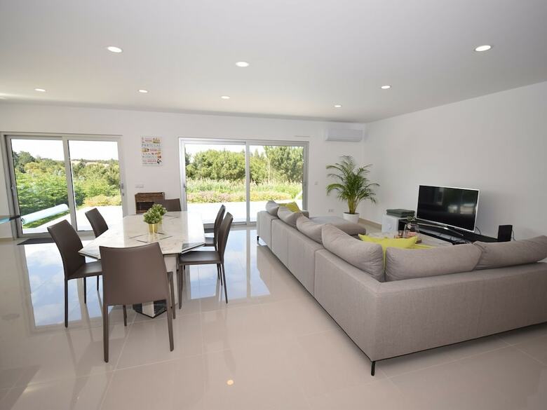 Comfortable Detached Villa With Heated Swimming Pool And Beautiful View
