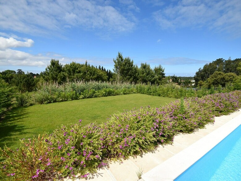 Comfortable Detached Villa With Heated Swimming Pool And Beautiful View