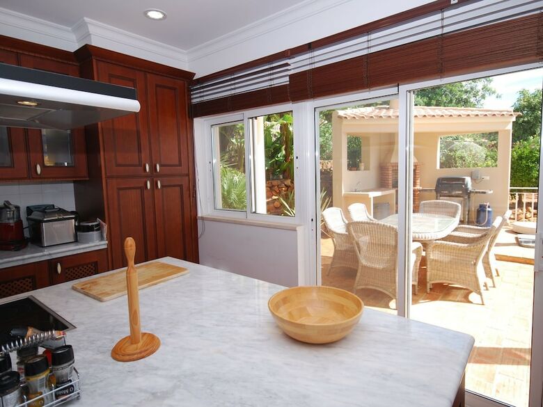 Lavish Villa In Albufeira With Private Swimming Pool