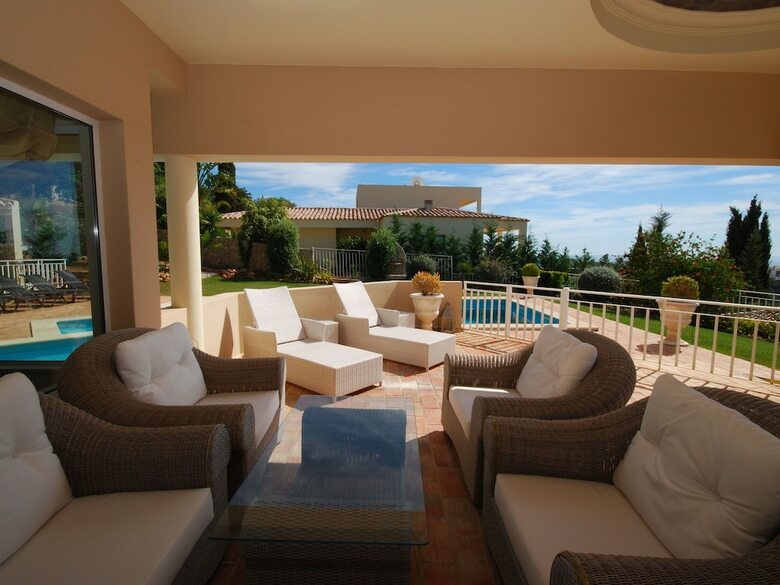 Lavish Villa In Albufeira With Private Swimming Pool