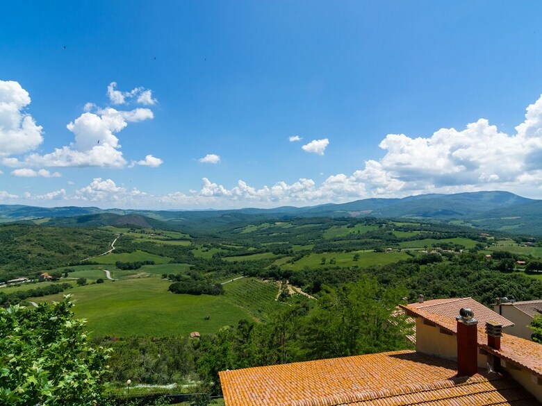 Cozy Holiday Home In Montecastelli Pisano With Balcony