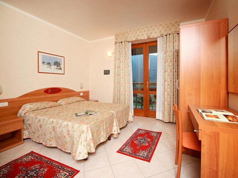 Apartments Within A Short Distance From The Gardameer