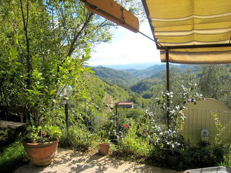 Authentic Colonial Property Set In The Tuscan Hills