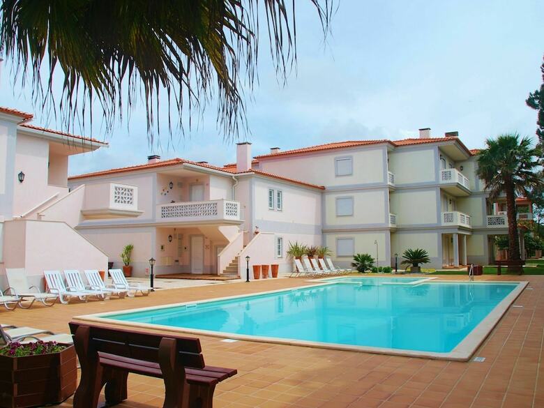 Modern Apartment In �bidos With Pool