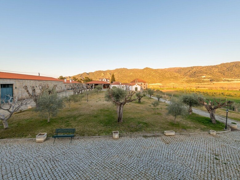 Cozy Cottage In Vila Flor With Swimming Pool