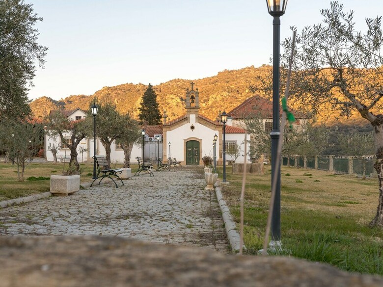 Cozy Cottage In Vila Flor With Swimming Pool