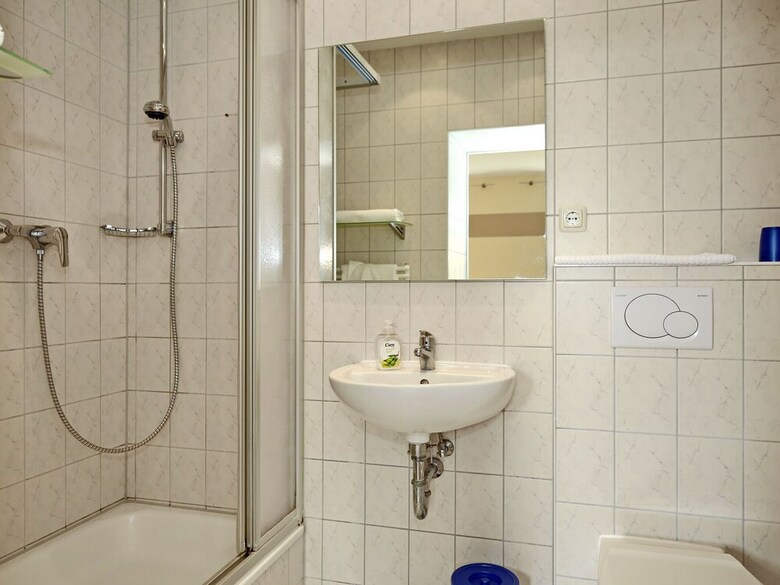 Comely Apartment In K�hlungsborn With Garden