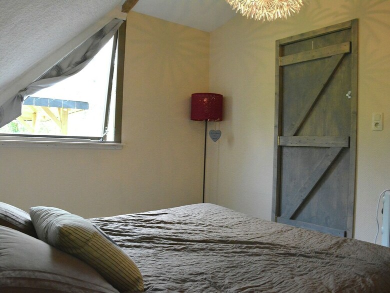 Unusual Chalet In The Woods, Very Comfortable, Nice Covered Terrace, Quiet