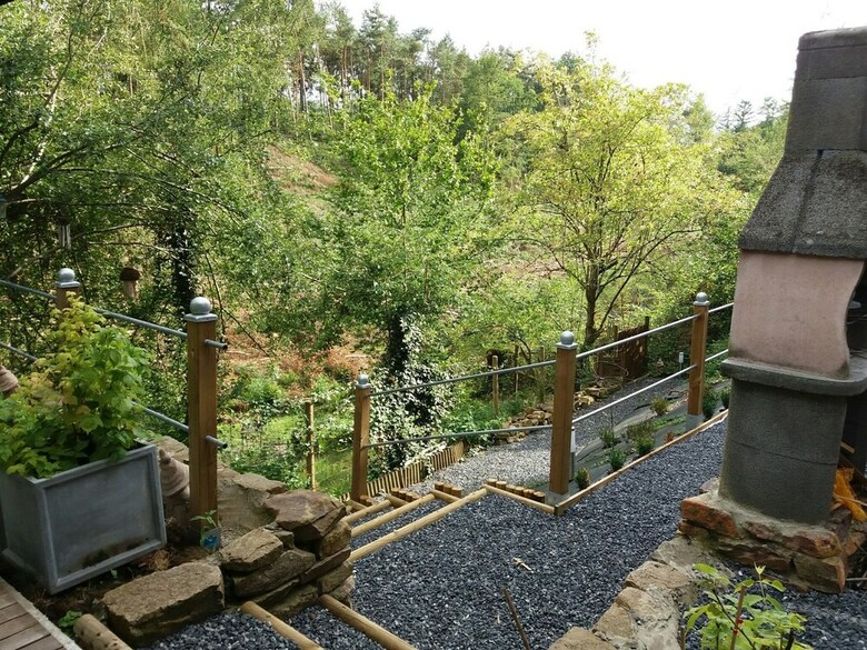 Unusual Chalet In The Woods, Very Comfortable, Nice Covered Terrace, Quiet